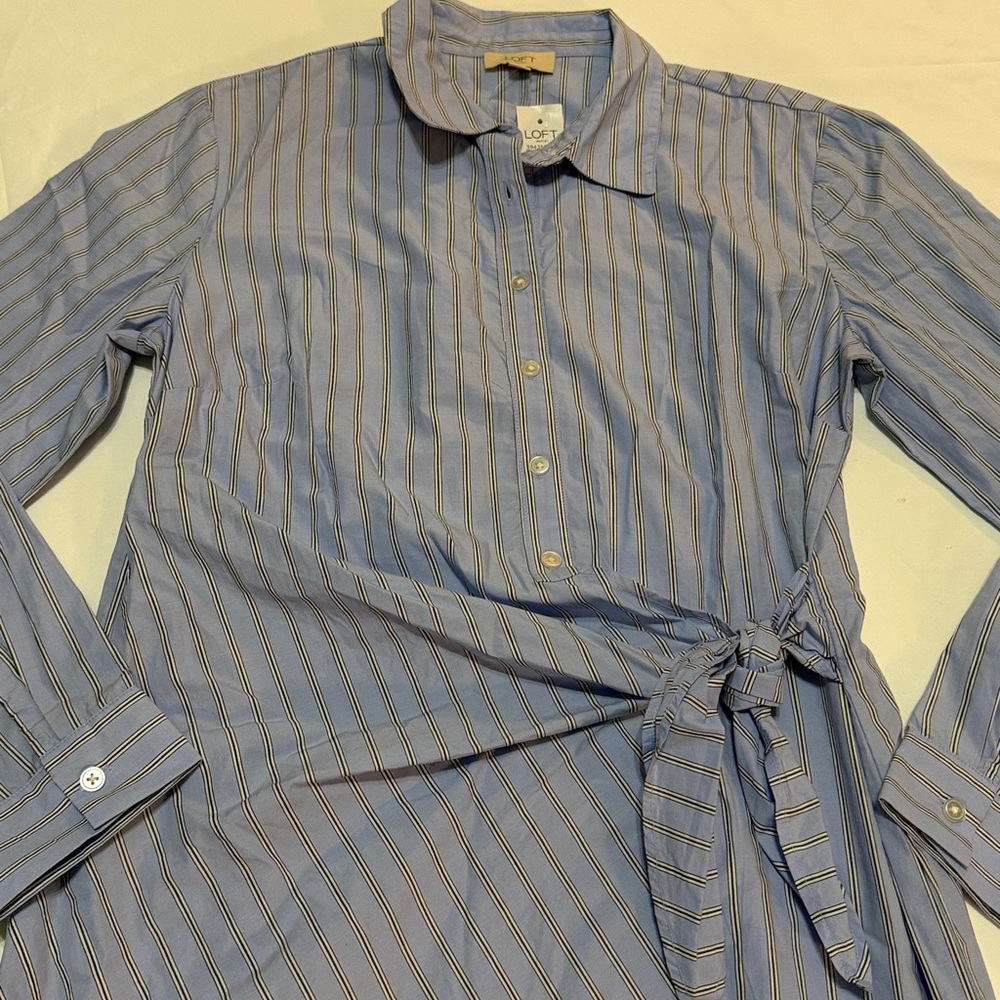 LOFT Light Blue Striped Half Button-Up Shirt  Dress size 6 NWT Cotton - Picture 2 of 8
